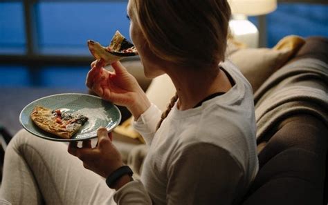 Ask the Dietitian: Is it Too Late to Eat After 8 p.m..